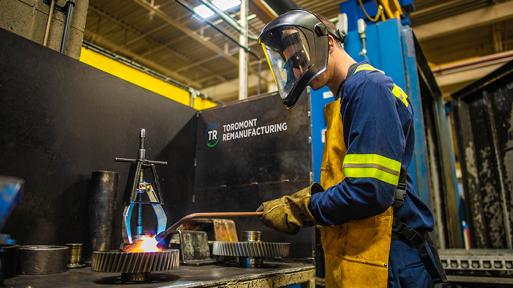 complimentaryproducts-remanufactured-reman Construction worker welding