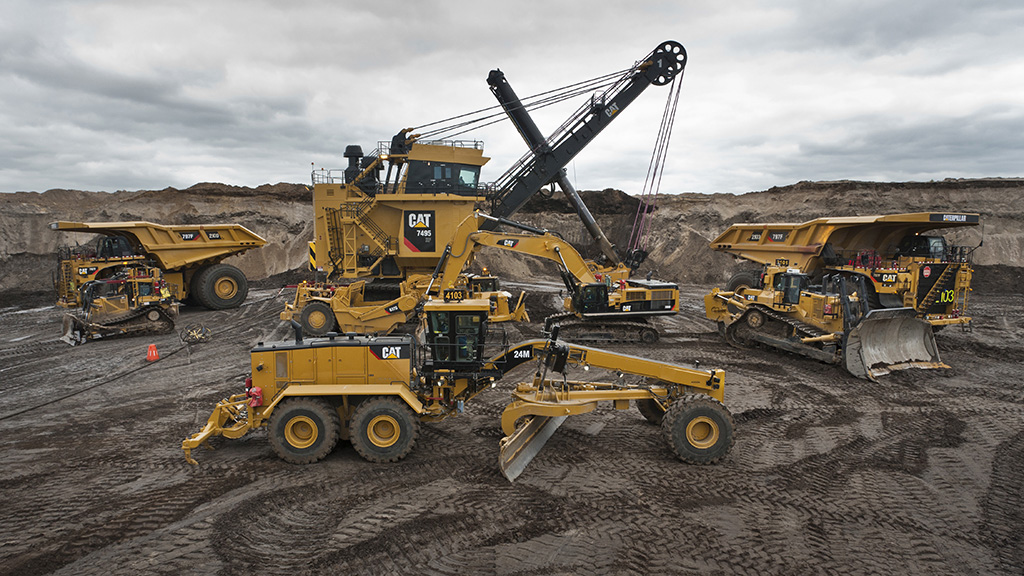 surface-equipment-cta-2 Various cat machines on site