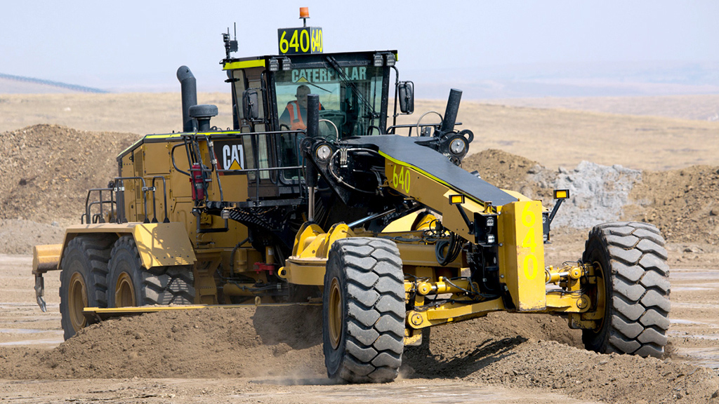 surface-equipment-motorgraders Cat machine pushing dirt